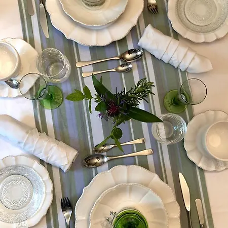 Navy & Co Frühstückspension Houesville