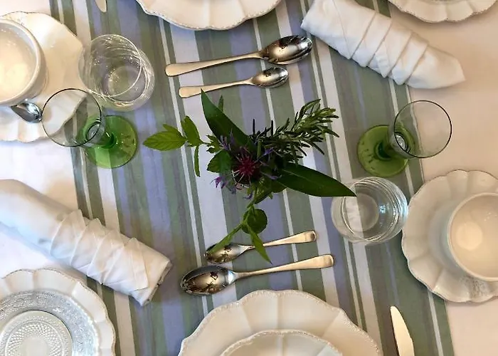 Navy & Co Bed & Breakfast Houesville