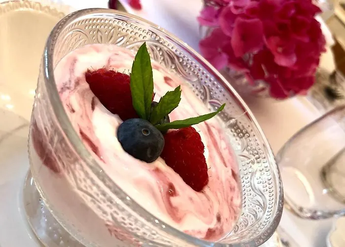 Navy & Co Bed & Breakfast Houesville