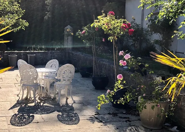 Navy & Co Bed & Breakfast Houesville